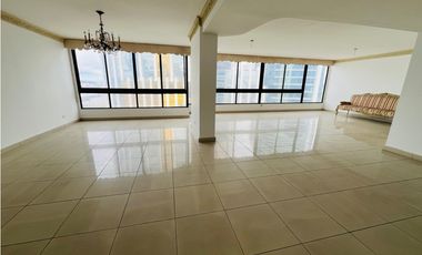 VENDO APARTAMENTO EN MARBELLA, 241M2, 3 RECAMARAS, VISTA AL MAR.