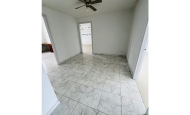 VENDO APARTAMENTO EN MARBELLA, 241M2, 3 RECAMARAS, VISTA AL MAR.