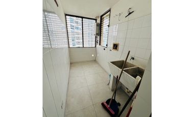 VENDO APARTAMENTO EN MARBELLA, 241M2, 3 RECAMARAS, VISTA AL MAR.