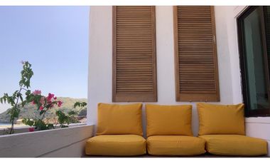 Dos casas de playa independientes con vista panorámica al Pacífico