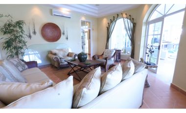 Venta de casa de playa en Coronado, Club de Golf.