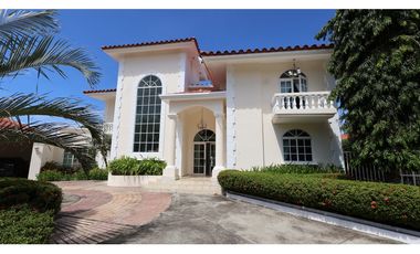 Venta de casa de playa en Coronado, Club de Golf.