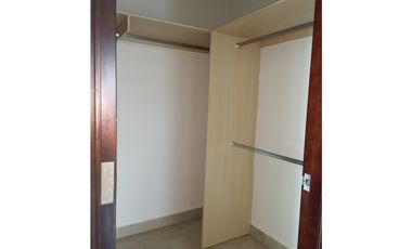 ALQUILO APARTAMENTO AMOBLADO EN MARBELLA, 3 RECAMARAS, 265M2.