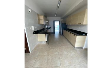 ALQUILO APARTAMENTO AMOBLADO EN MARBELLA, 3 RECAMARAS, 265M2.