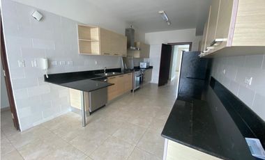 ALQUILO APARTAMENTO AMOBLADO EN MARBELLA, 3 RECAMARAS, 265M2.
