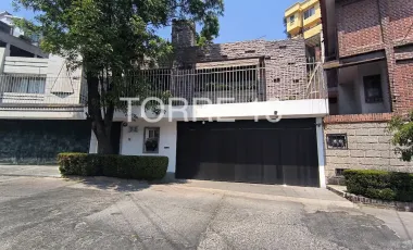 Casa en venta en Lomas de Tecamachalco Sección Bosques I y II, Huixquilucan, México