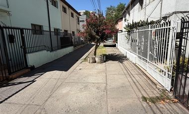 Casa en Venta en AMALIA ERRAZURIZ CON MAGDALENA VICUÑA