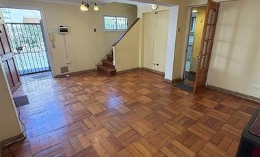 Casa en Venta en AMALIA ERRAZURIZ CON MAGDALENA VICUÑA
