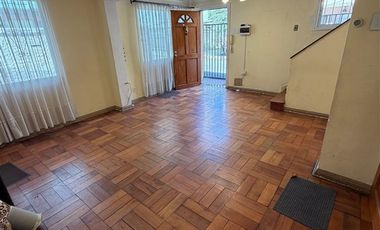 Casa en Venta en AMALIA ERRAZURIZ CON MAGDALENA VICUÑA
