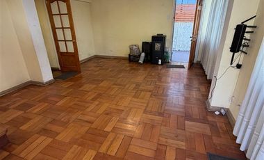 Casa en Venta en AMALIA ERRAZURIZ CON MAGDALENA VICUÑA