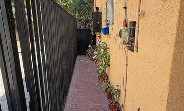 Casa en Venta en AMALIA ERRAZURIZ CON MAGDALENA VICUÑA