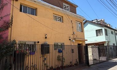 Casa en Venta en AMALIA ERRAZURIZ CON MAGDALENA VICUÑA