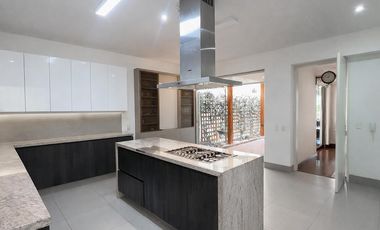 Dúplex de lujo en venta en Miraflores – 4 dormitorios con salida directa a parque