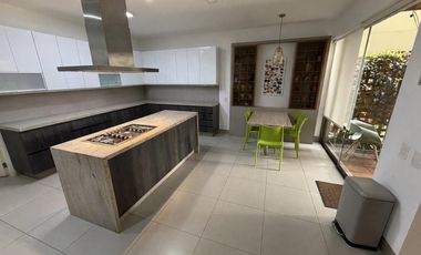 Dúplex de lujo en venta en Miraflores – 4 dormitorios con salida directa a parque