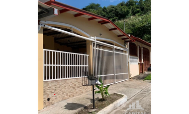 CASA EN VENTA EN VILLA LUCRE – EXCELENTE UBICACIÓN