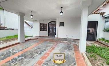 Venta de Casa Unifamiliar en Hato Pintado – 3 Niveles AM