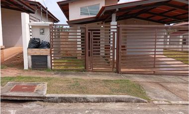 ALQUILO CASA EN ARRAIJAN VISTA VERDE 3R