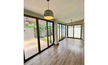 SE VENDE CASA LINEA BLANCA EN WOODLANDS, PANAMA PACIFICO