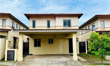 SE VENDE CASA LINEA BLANCA EN WOODLANDS, PANAMA PACIFICO