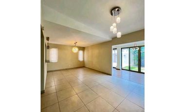 SE VENDE CASA LINEA BLANCA EN WOODLANDS, PANAMA PACIFICO