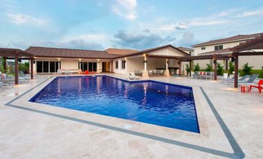 SE VENDE CASA LINEA BLANCA EN WOODLANDS, PANAMA PACIFICO