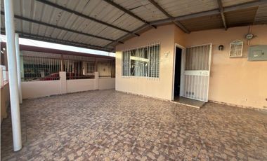 VENDO VILLA LUCRE