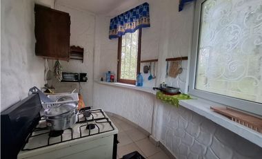 CABAÑA AMUEBLADA CON TERRENO - LAS UVAS, SAN CARLOS