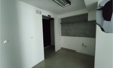 Oficina en Alquiler Calle 50 Panamá – PH Embajador 5.2 - 165m2 - AAH