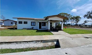 VENDO CASA EN EL FRANCES DE BOQUETE