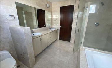 Se Alquila Apartamento en Av. Balboa $ 3200