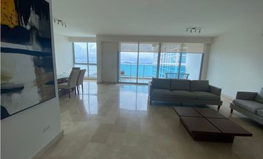 Se Alquila Apartamento en Av. Balboa $ 3200