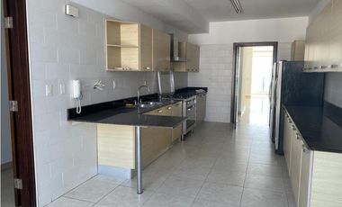 Se Alquila Apartamento en Av. Balboa $ 3200