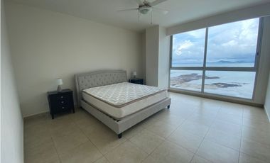 Se Alquila Apartamento en Av. Balboa $ 3200