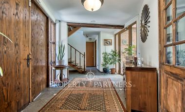 Arriendo casa excepcional con gran terreno en pasaje cerrado Plaza La Reina