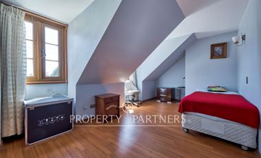 Arriendo casa excepcional con gran terreno en pasaje cerrado Plaza La Reina