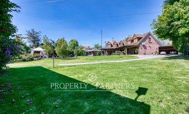 Arriendo casa excepcional con gran terreno en pasaje cerrado Plaza La Reina