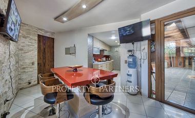 Arriendo casa excepcional con gran terreno en pasaje cerrado Plaza La Reina