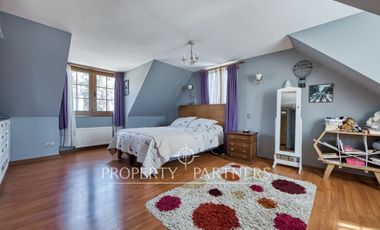 Arriendo casa excepcional con gran terreno en pasaje cerrado Plaza La Reina