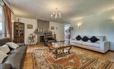 Arriendo casa excepcional con gran terreno en pasaje cerrado Plaza La Reina
