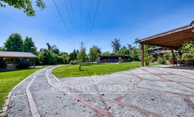 Arriendo casa excepcional con gran terreno en pasaje cerrado Plaza La Reina