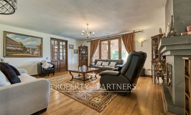 Arriendo casa excepcional con gran terreno en pasaje cerrado Plaza La Reina