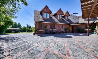 Arriendo casa excepcional con gran terreno en pasaje cerrado Plaza La Reina