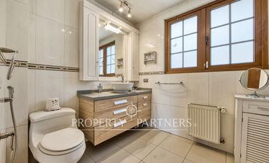 Arriendo casa excepcional con gran terreno en pasaje cerrado Plaza La Reina