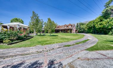 Arriendo casa excepcional con gran terreno en pasaje cerrado Plaza La Reina