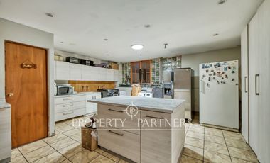 Arriendo casa excepcional con gran terreno en pasaje cerrado Plaza La Reina