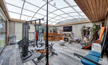 Arriendo casa excepcional con gran terreno en pasaje cerrado Plaza La Reina