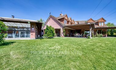 Arriendo casa excepcional con gran terreno en pasaje cerrado Plaza La Reina