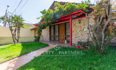 Casa de 4D en Consolidado en Villa Santa Carolina, Macul