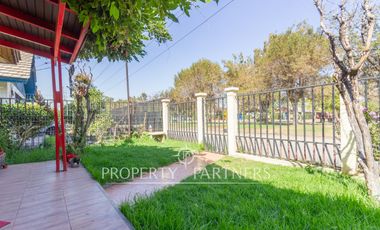 Casa de 4D en Consolidado en Villa Santa Carolina, Macul