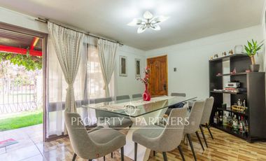 Casa de 4D en Consolidado en Villa Santa Carolina, Macul